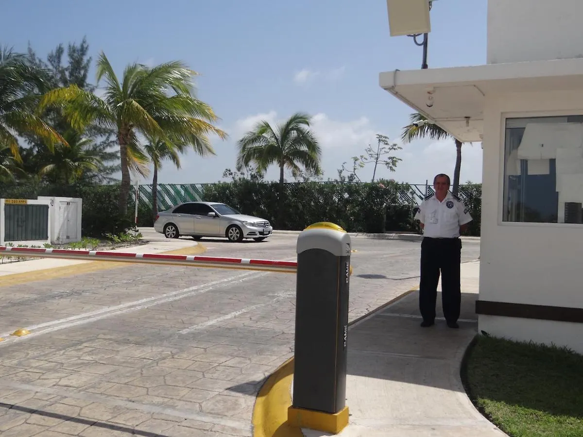 Amara Cancun Beachfront Condo Lägenhet